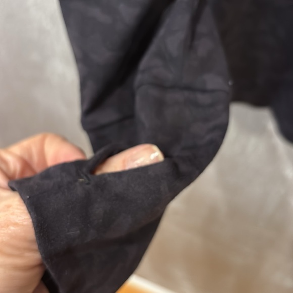 CRZ YOGA Long Sleeve Thumbholes Black Camo Sz M Gym Workout Athletic - Picture 3 of 4